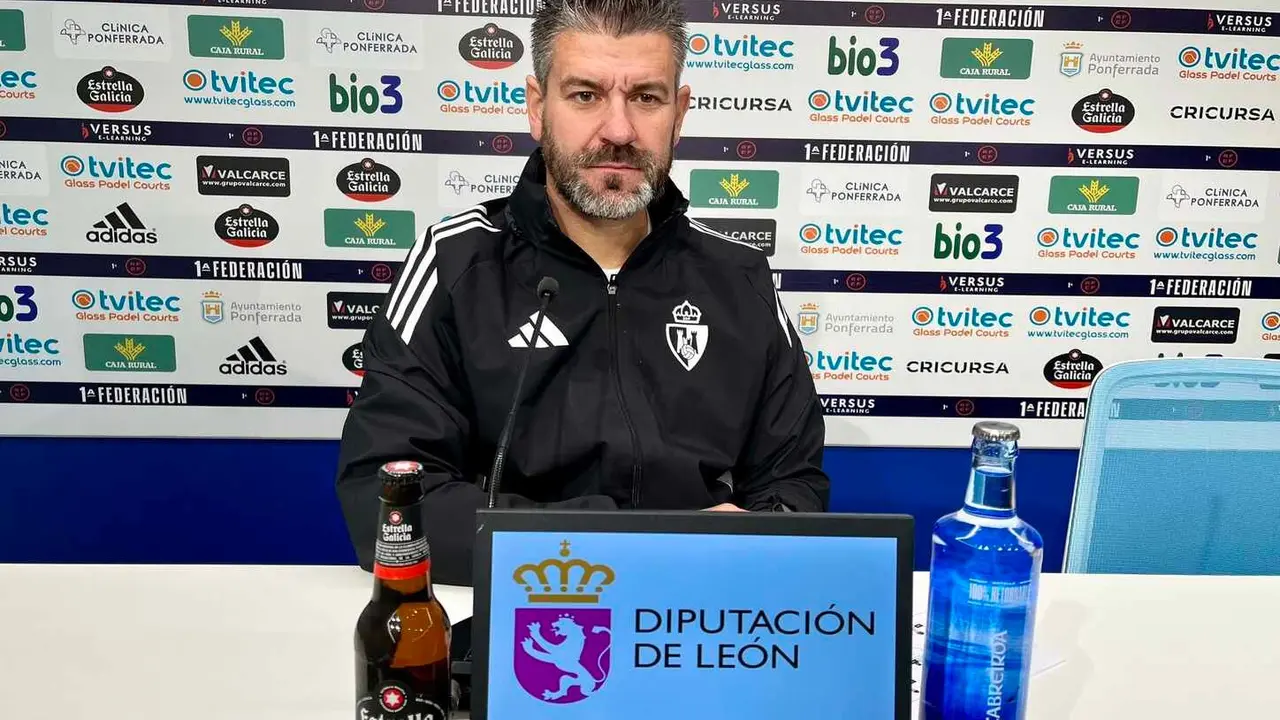 Fer Estévez, durante la rueda de prensa de este viernes.