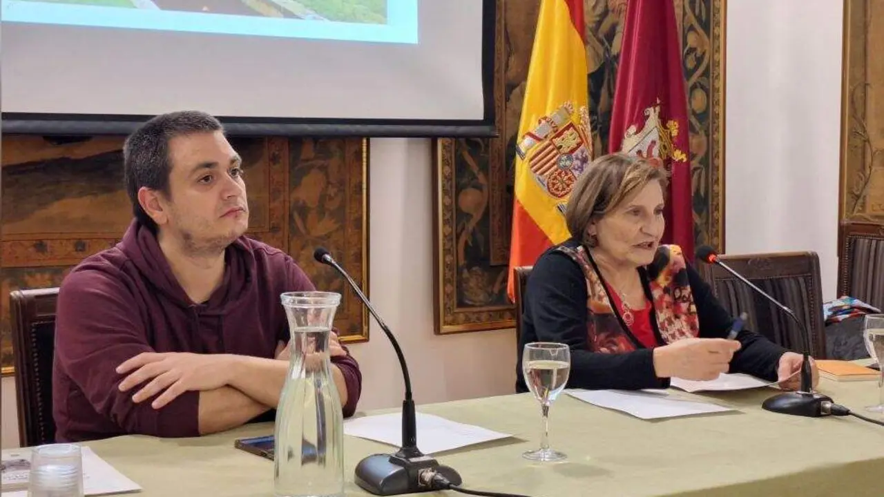 El acto fue presentado, en nombre de la Casa de León, por Margarita Álvarez, miembro de la Junta Directiva. Foto: Casa de León en Madrid.