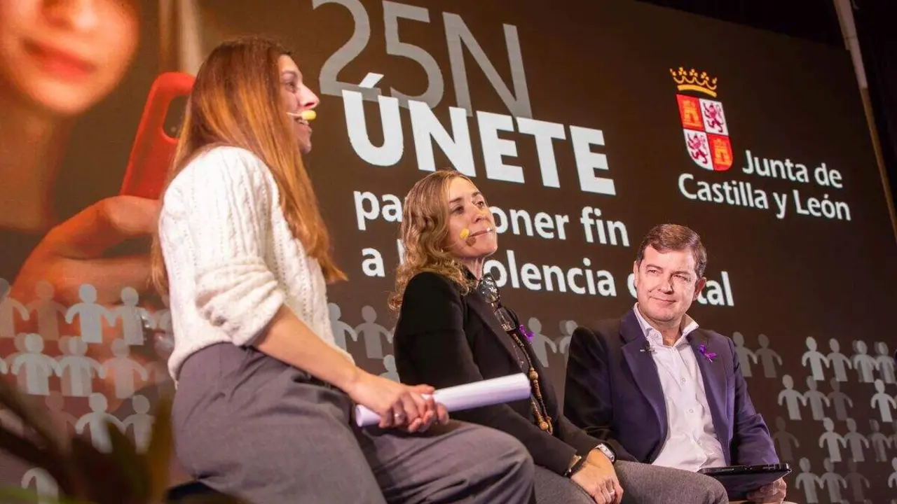 El presidente de la Junta participa en el acto conmemorativo del Día Internacional para la Eliminación de la Violencia contra la Mujer