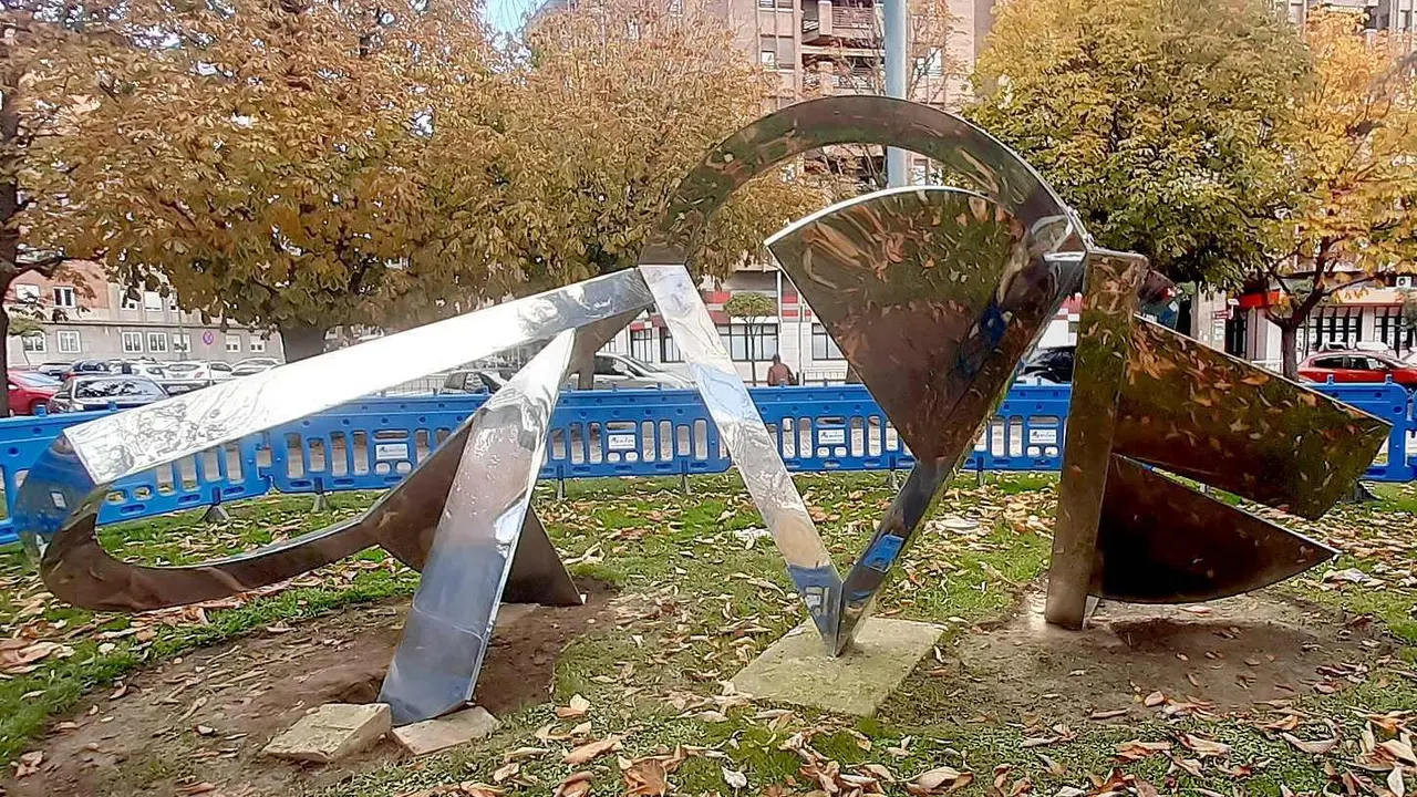 León culmina la restauración de la escultura 'Ventana de Luz' en La Condesa.