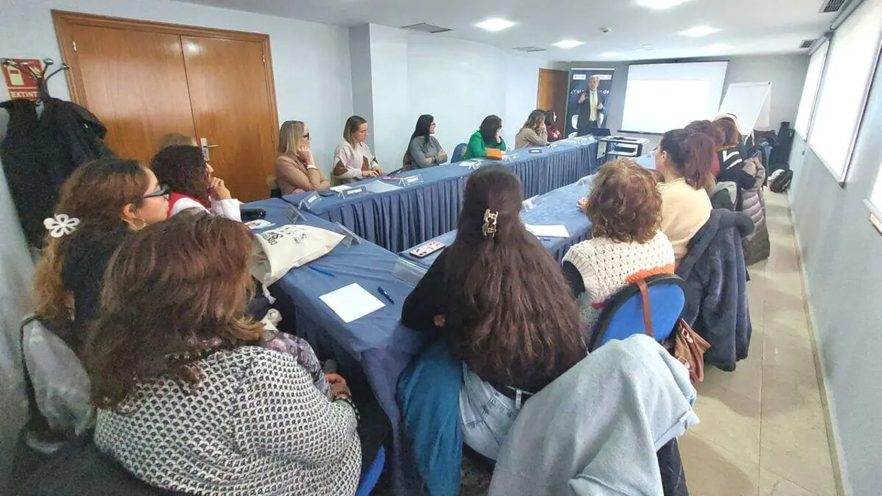 mesa diálogo Cruz Roja