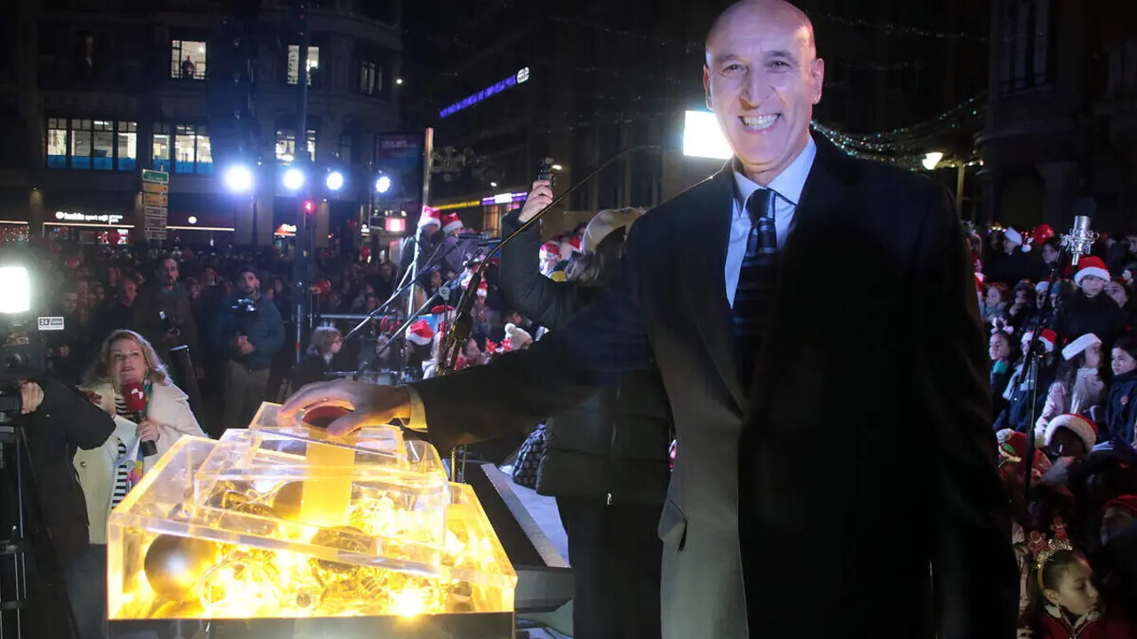El alcalde de León, José Antonio Díez, preside el acto del encendido del alumbrado navideño de la ciudad