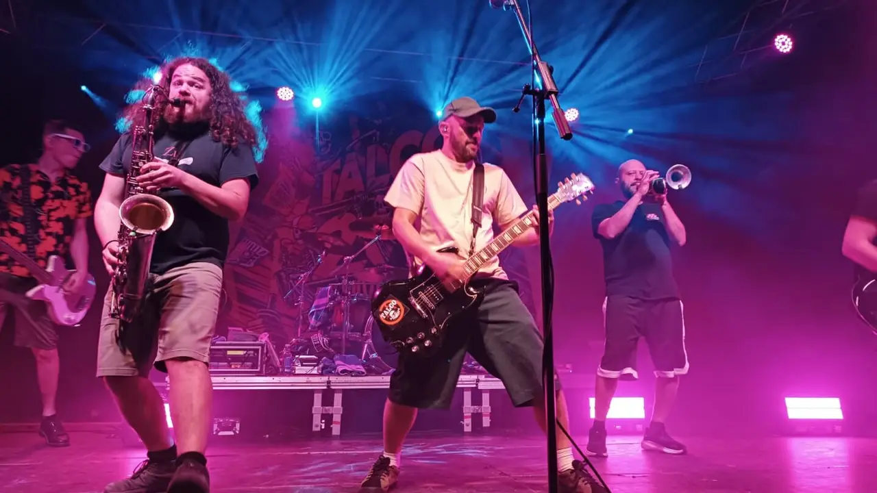 La banda italiana Talco celebra sus 20 años de trayectoria sobre los escenarios en Espacio Vías de León. Fotos: Luis Rodríguez