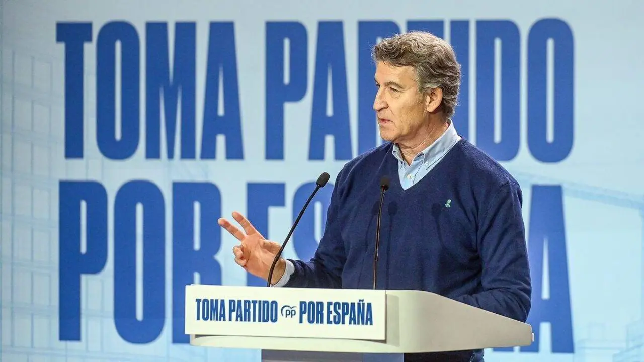 El presidente del Partido Popular, Alberto Núñez Feijóo, interviene junto al presidente de la Junta de Castilla y León y del PP de Castilla y León, Alfonso Fernández Mañueco, en el II Foro Grandes Ciudades