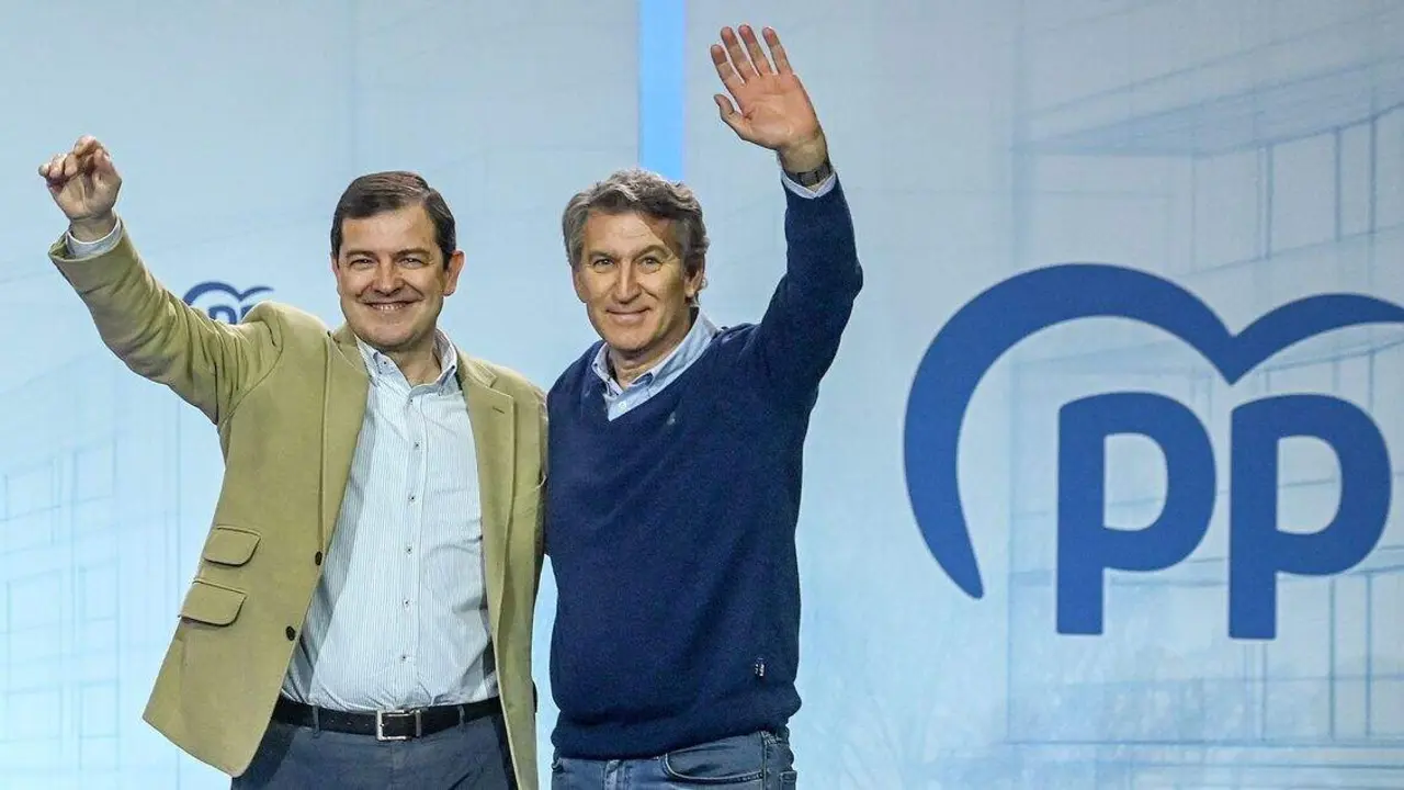El presidente del Partido Popular, Alberto Núñez Feijóo, interviene junto al presidente de la Junta de Castilla y León y del PP de Castilla y León, Alfonso Fernández Mañueco, en el II Foro Grandes Ciudades