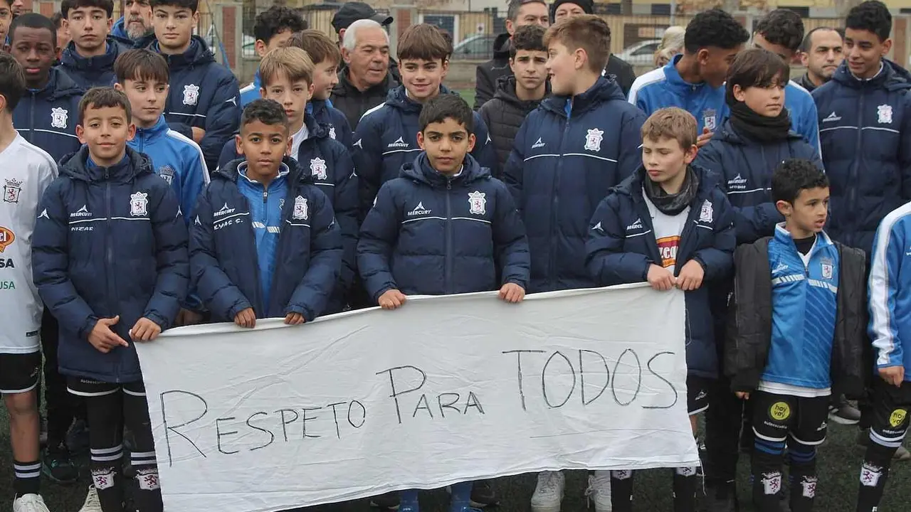 Jugadores de base del León CF durante la concentración de este sábado.