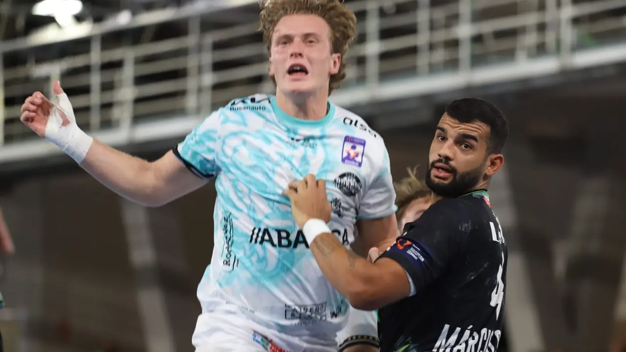 El Abanca Ademar se deja otra renta amplia y solo suma un punto ante Torrelavega. Foto: Isaac Llamazares.