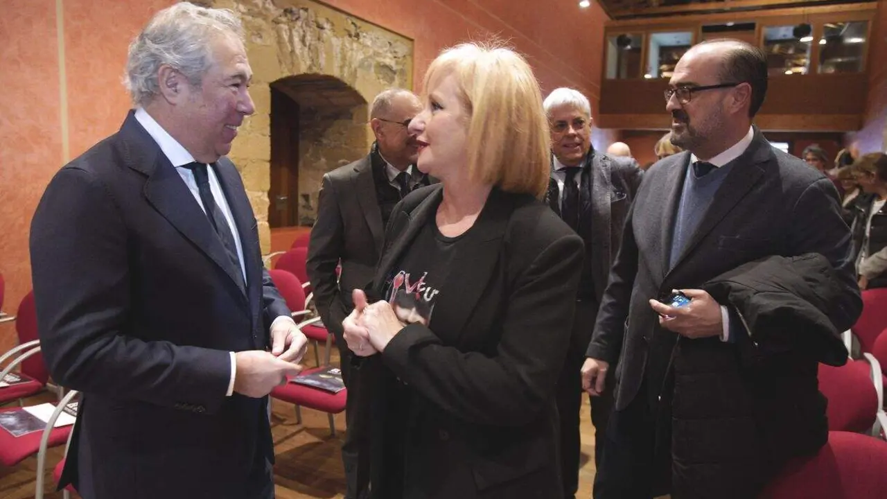 La consejera de Industria, Comercio y Empleo, Leticia García, durante la inauguración del VII Congreso sobre la Economía del Bierzo organizado por el Diario de León