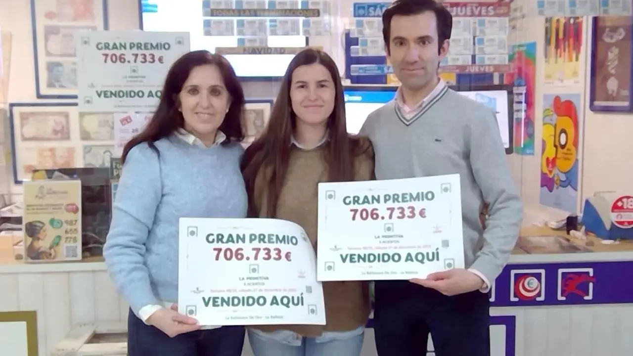 Imagen de la administración de lotería situada en la calle El Reloj donde cayó el premio.