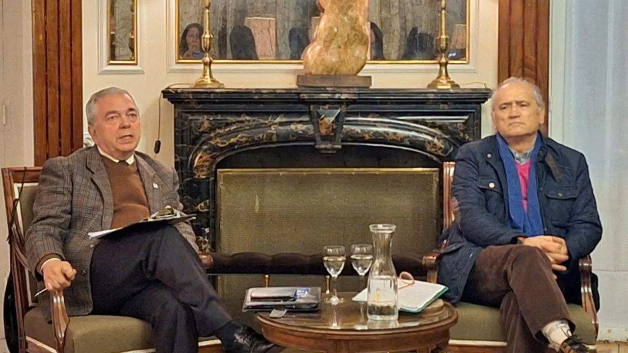 La embajada leonesa en la capital inauguró diciembre una nueva edición de 'Conversaciones en la Casa' con la participación de Rubén Servert. Foto: Casa de León en Madrid.