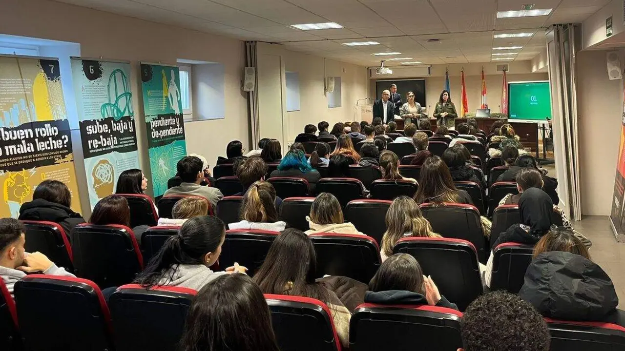 Un momento de la charla de 'Somos Hijolusa' con los alumnos del Ciudad de León en el programa CEL Emprende.