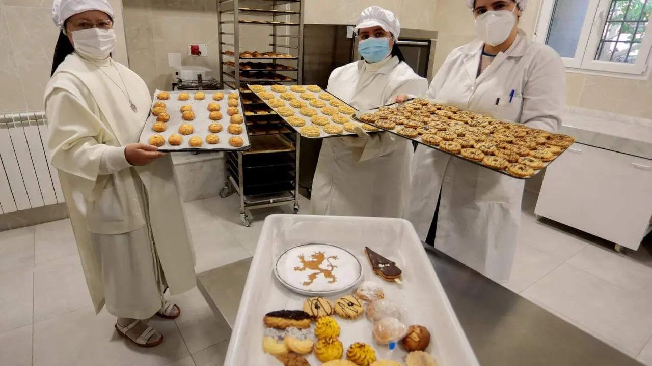 Los conventos de León reciben por primera vez un Solete Guía Repsol. Monasterios de Sahagún y de Concepcionistas destacan por su repostería artesanal. En la imagen, actividad repostera en el convento de las Carbajalas en una imagen de archivo. Foto: Campillo