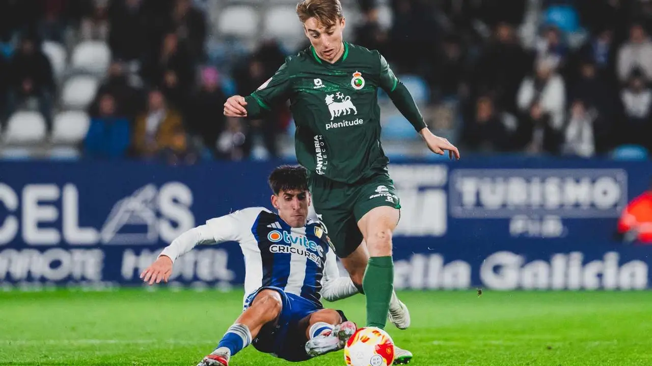 La Ponferradina dice adiós a la Copa del Rey en un partido lleno de giros, impulsos y lamentos. El Toralín asistió a una eliminatoria marcada por el desacierto local y la pegada cántabra.