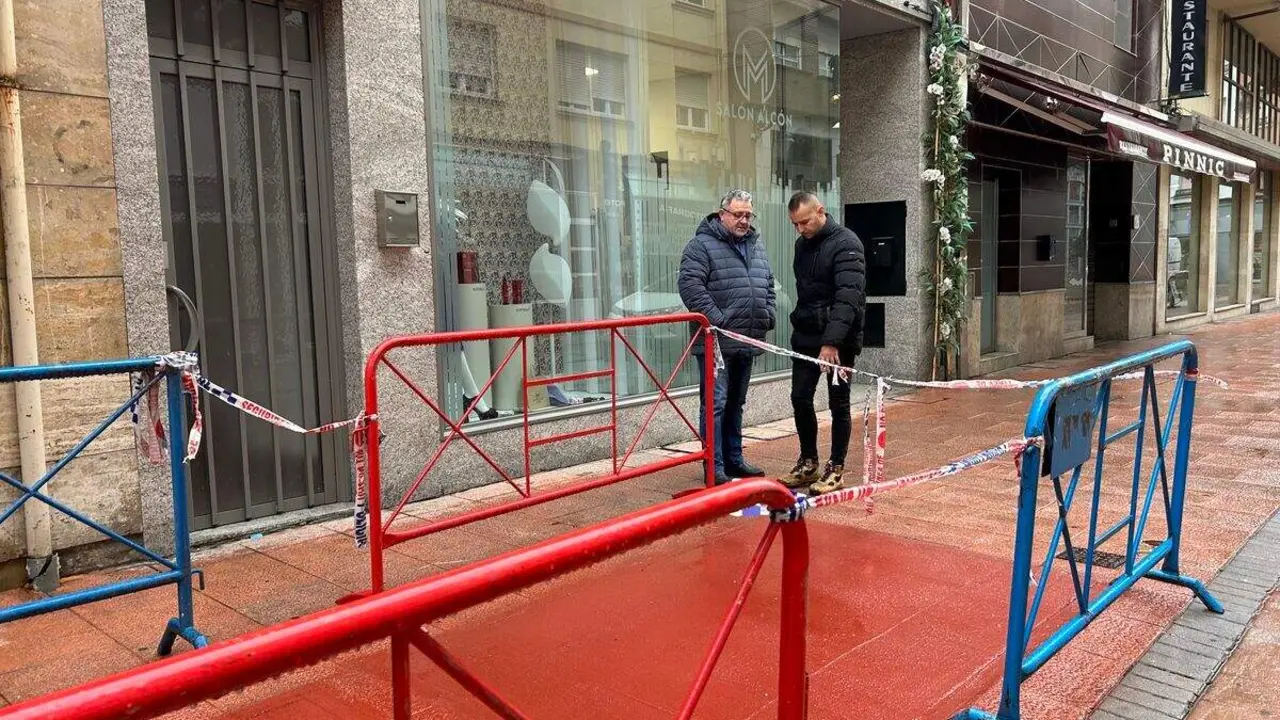 La isla de contenedores de la calle Alcón tras ser clausurada. Foto: Ayto. Ponferrada