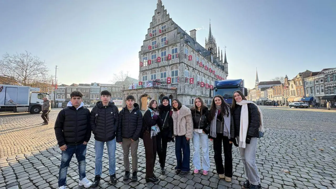 El grupo de estudiantes leoneses en Gouda durante una de sus salidas culturales por Países Bajos. Foto: Divina Pastora