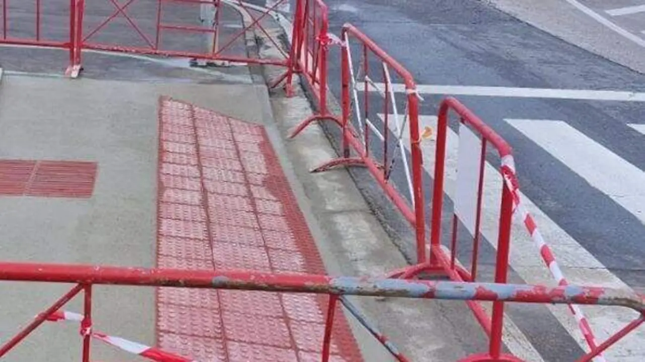 Rebajes acometidos en la calle Amsterdam. Foto: Ayto. Ponferrada