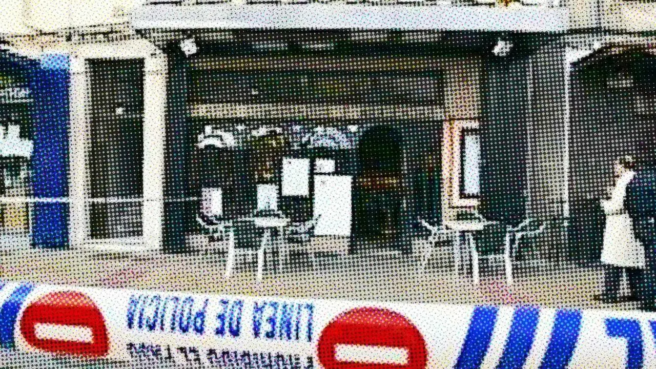 Imagen de la zona acordonada ante la previsión de que ETA hubiera colocado una bomba en el interior de la cafetería Lleras 38.