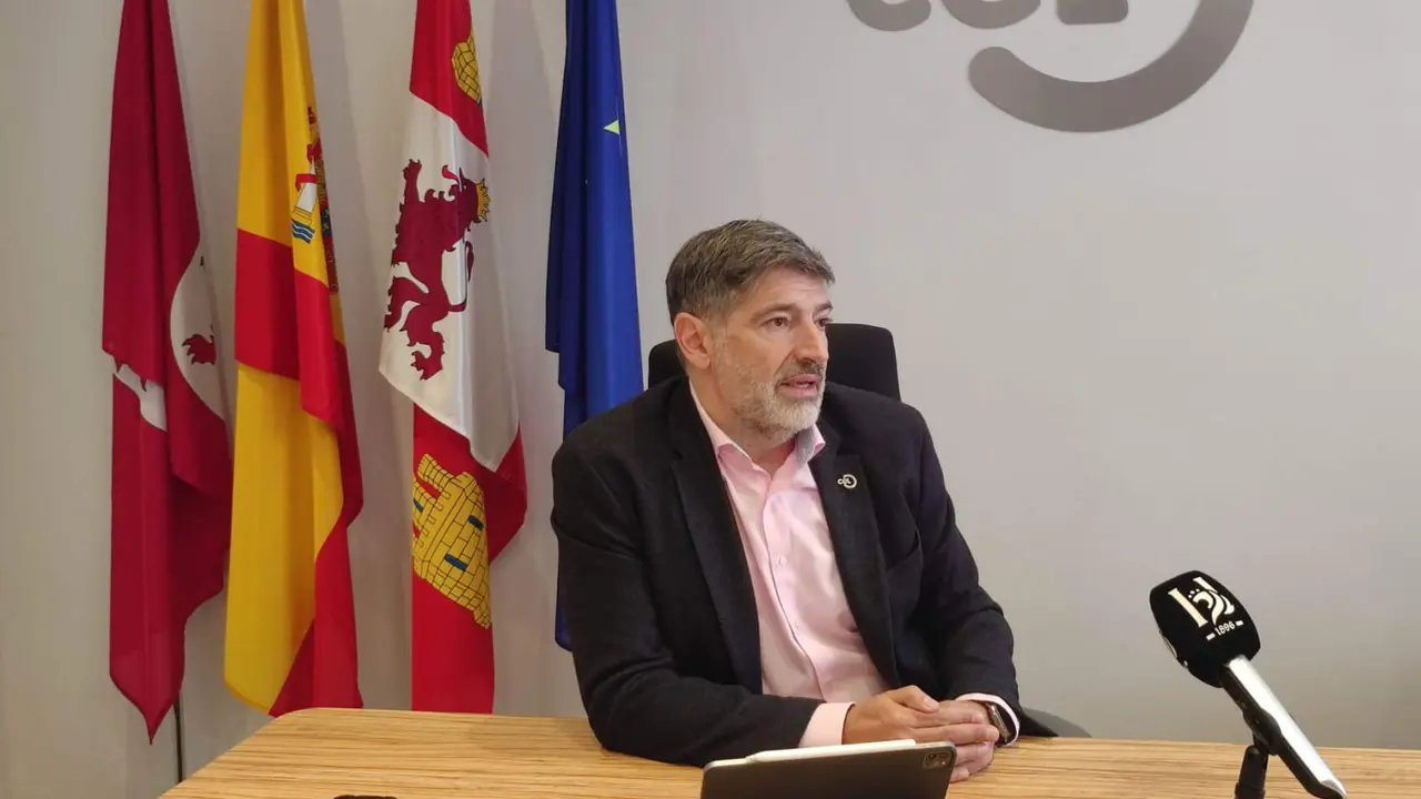 Julio César Álvarez durante la entrevista con Heraldo de León. Foto: M.A.G.