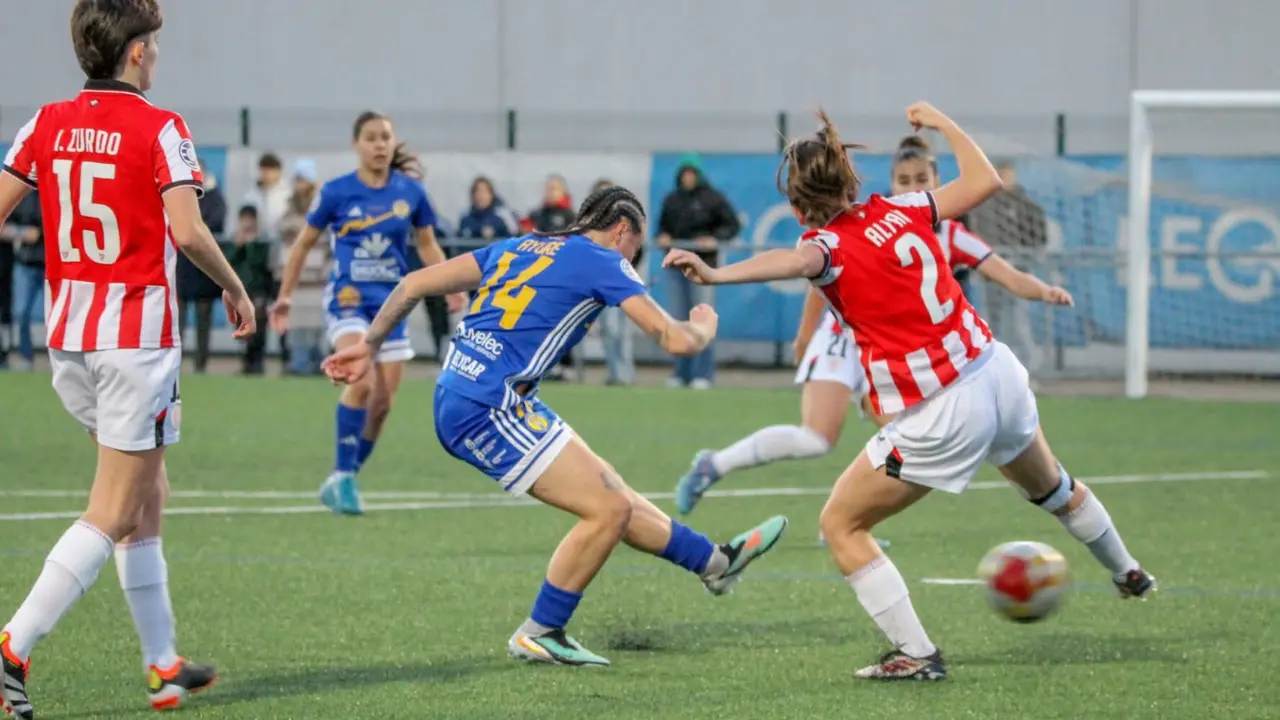 Las leonesas brillaron en la primera parte ante el líder de la categoría que acabó por imponerse claramente.