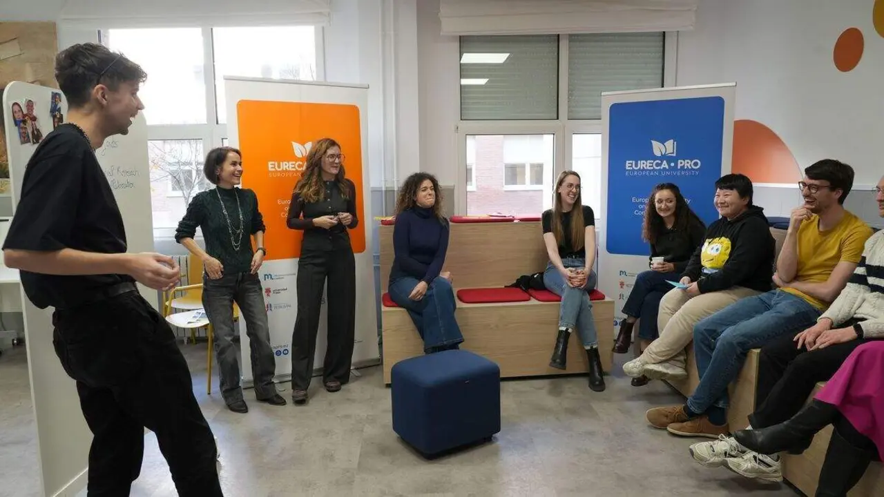 Jóvenes investigadores europeos participan en la celebración del ‘PhD Journey 2025’, una iniciativa de la alianza Eureca-Pro destinada a fortalecer la comunidad doctoral y potenciar las habilidades transversales de sus futuros doctores.