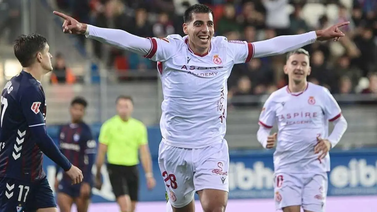 Cultural y Éibar disputan un encuentro sumamente intenso en Ipurúa. Duelo de altura en un encuentro muy igualado.