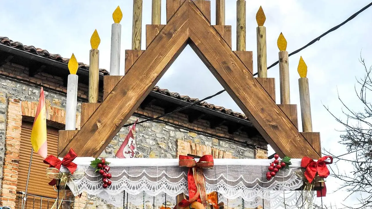 Imagen parcial del ramo leonés realizado por los vecinos.