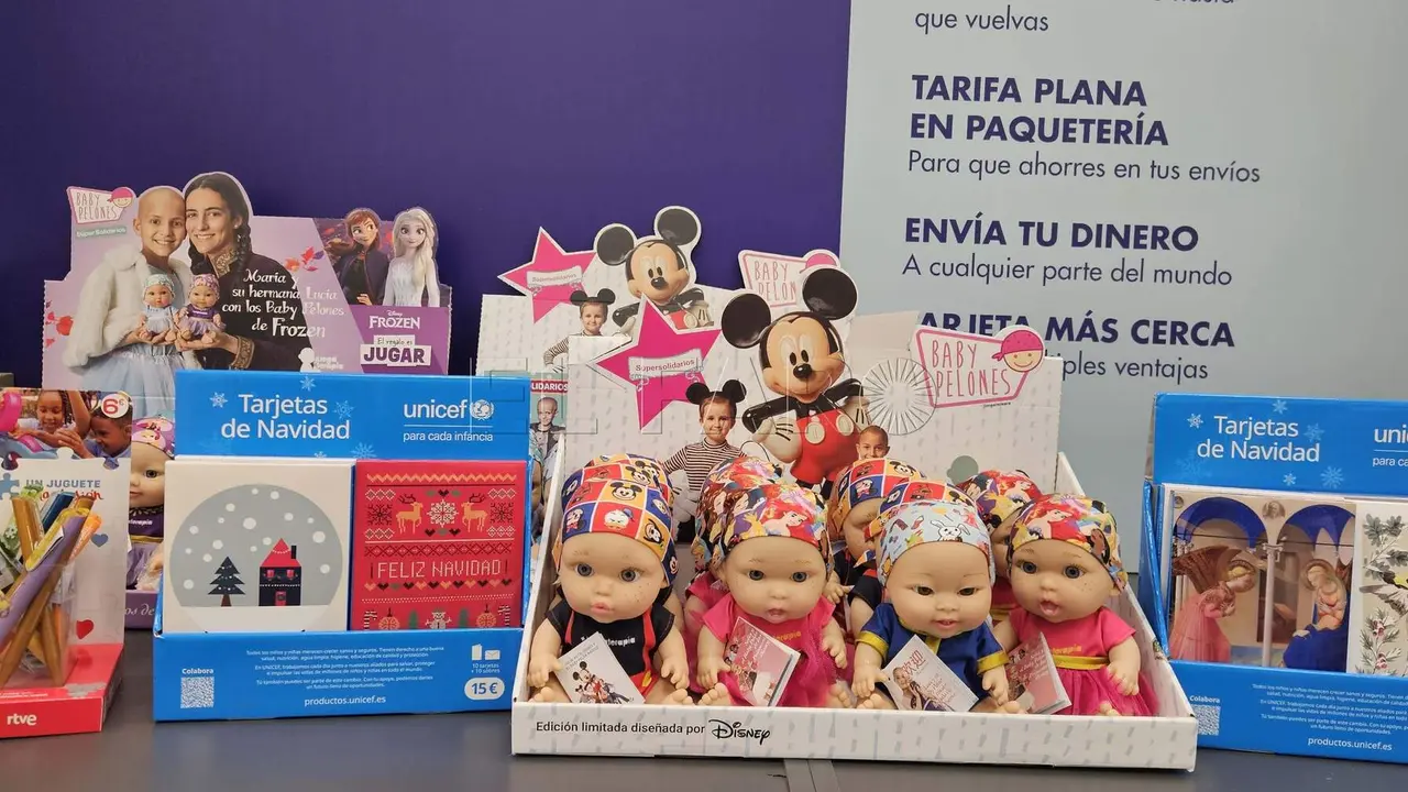 Algunos de los productos solidarios para esta Navidad de Correos.