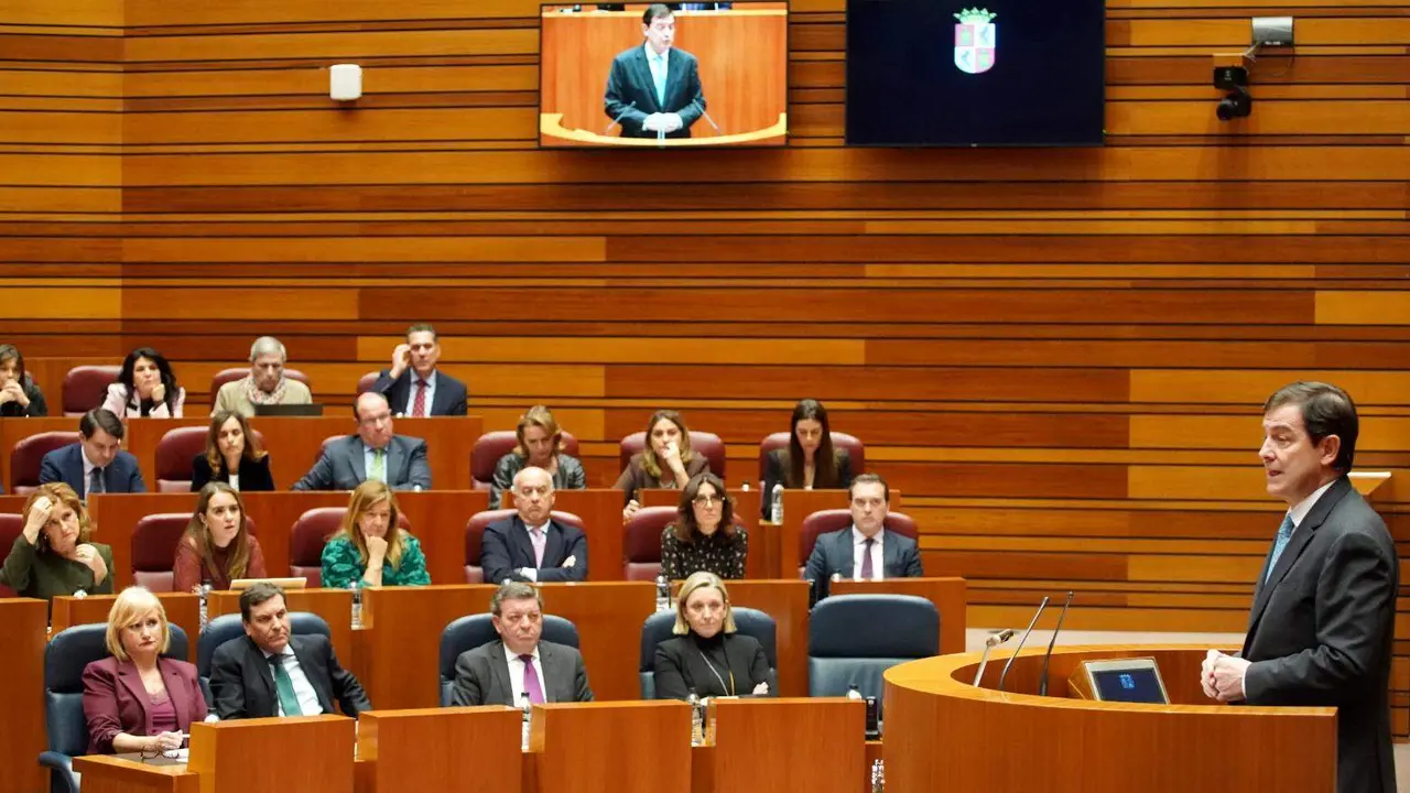 Primera jornada del pleno de las Cortes de Castilla y León que comienza con la comparecencia del presidente de la Junta, Alfonso Fernández Mañueco, sobre la ‘trama eólica’ y continúa con las preguntas de control al Ejecutivo. Fotos: Miriam Chacón