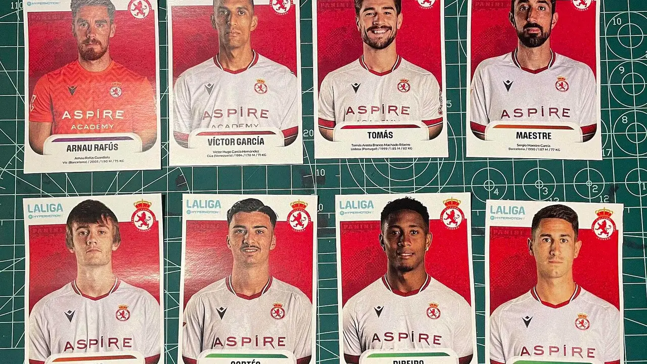 Pack de cromos a la venta en redes sociales. Su precio: "5 euros no negociables".