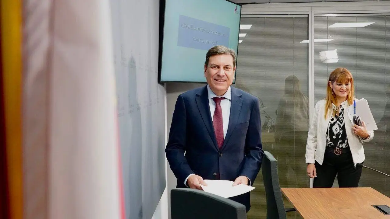 El portavoz de la Junta y consejero de Economía y Hacienda, Carlos Fernández Carriedo, presenta la Contabilidad Regional de Catilla y León, correspondiente al tercer trimestre de 2025.