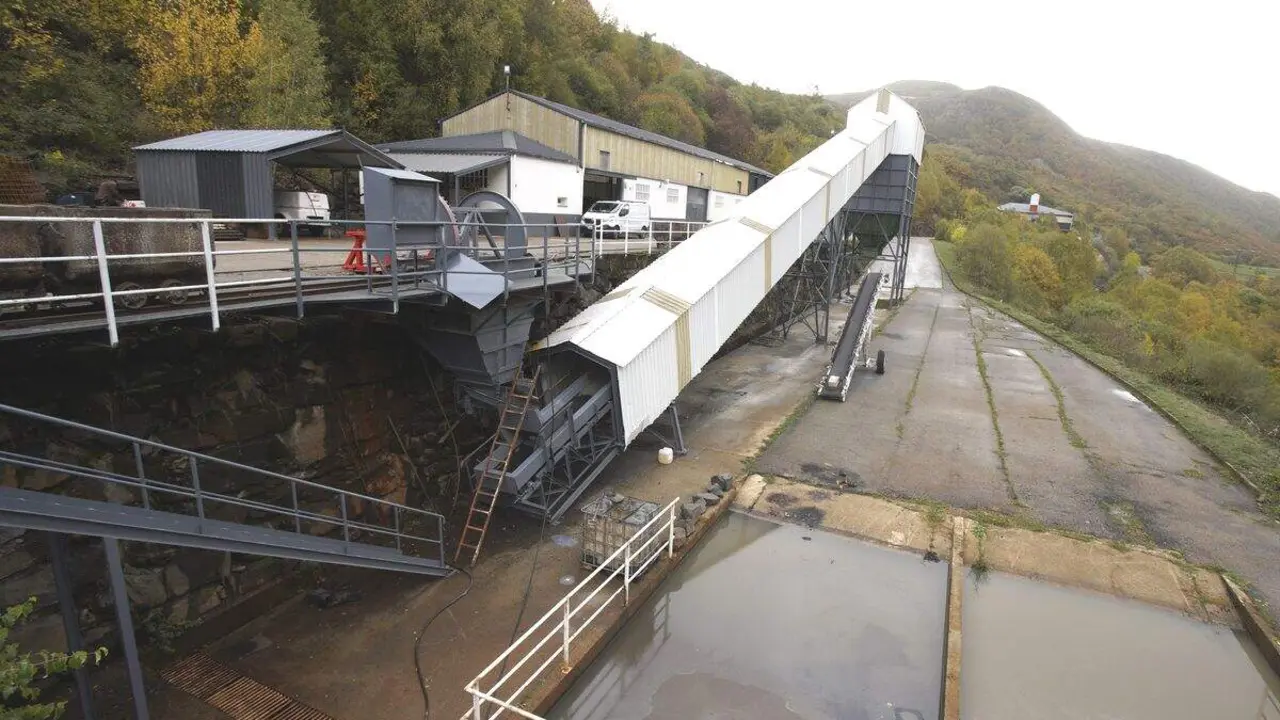 Trabajos de adecuación de la Escuela Laboral de Laciana (León), para el proyecto turístico 'La mina en vivo'