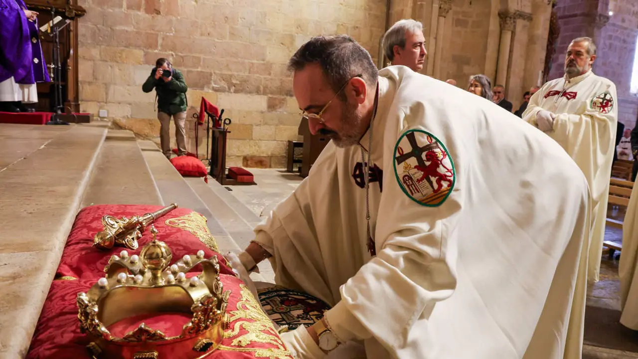 La Real Cofradía del Pendón de San Isidoro conmemora el 962 aniversario de las Reliquias del Santo desde Santiponce-Itálica (Sevilla) a León con la acogida de los nuevos hermanos cofrades y el nombramiento del Caballero Cofrade de Honor de este año