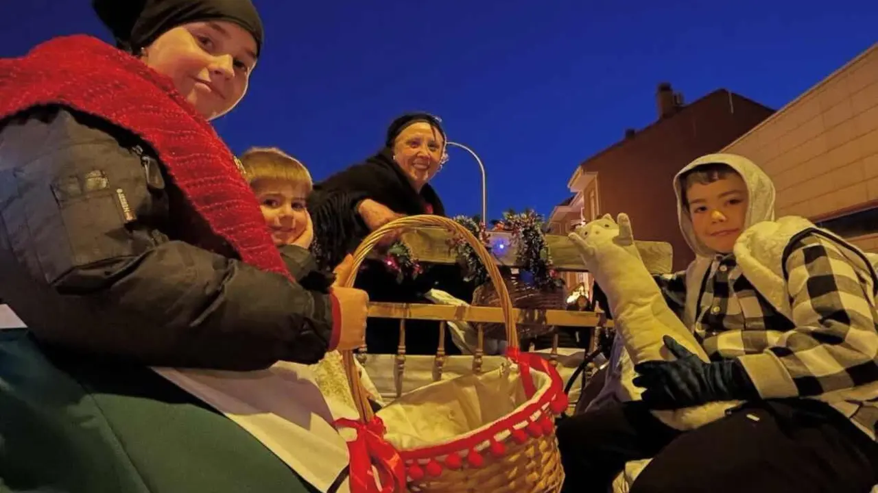 La Vieya del Monte, la papanoelada motera y el canto del ramo vertebran unas fiestas para todos los públicos.