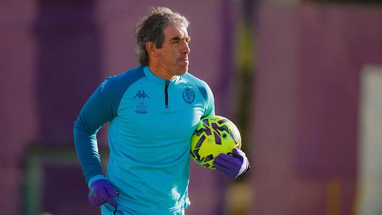 El Real Valladolid ha decidido apartar a su entrenador, Guillermo Almada, tras la oferta recibida por parte del Real Oviedo.