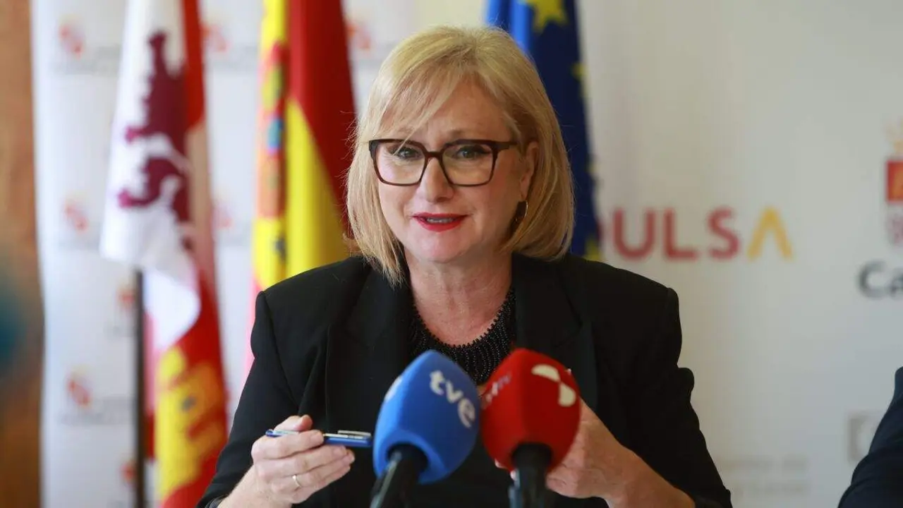 La consejera de Industria, Comercio y Empleo, Leticia Garc&iacute;a, analiza el impacto de los programas de fomento de empleo entre los j&oacute;venes de Castilla y Le&oacute;n, con motivo de la reuni&oacute;n de coordinaci&oacute;n con los gerentes provinciales del ECyL.