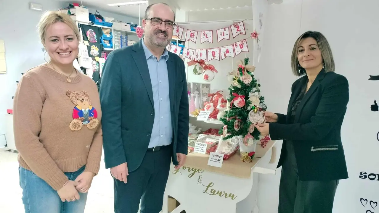 El alcalde de Ponferrada, Marco Morala, acompa&ntilde;ado por la concejala de Bienestar Social y Familia, Alexandra Rivas, ha realizado este martes una ronda de visitas institucionales a distintos centros sociales y sanitarios de la ciudad con motivo de las pr&oacute;ximas fiestas navide&ntilde;as.