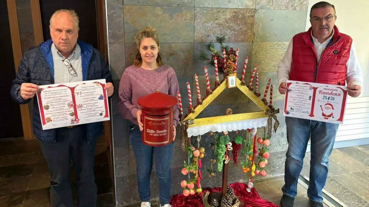 El alcalde de Sariegos, Roberto Aller, en la presentaci&oacute;n de la programaci&oacute;n navide&ntilde;a. Foto: Ayto. Sariegos