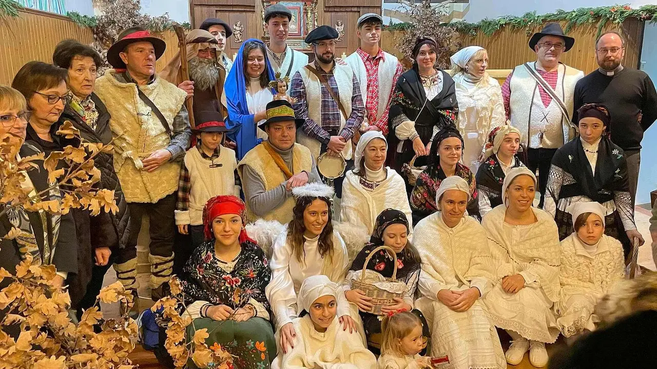 Imagen de los protagonistas de la tradicional pastorada de Robledo de Tor&iacute;o.