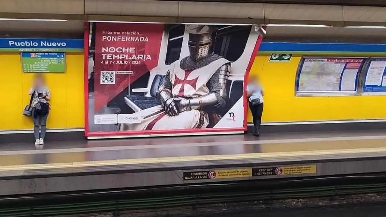 Imagen de la campa&ntilde;a de la Noche Templaria en el metro de Madrid.