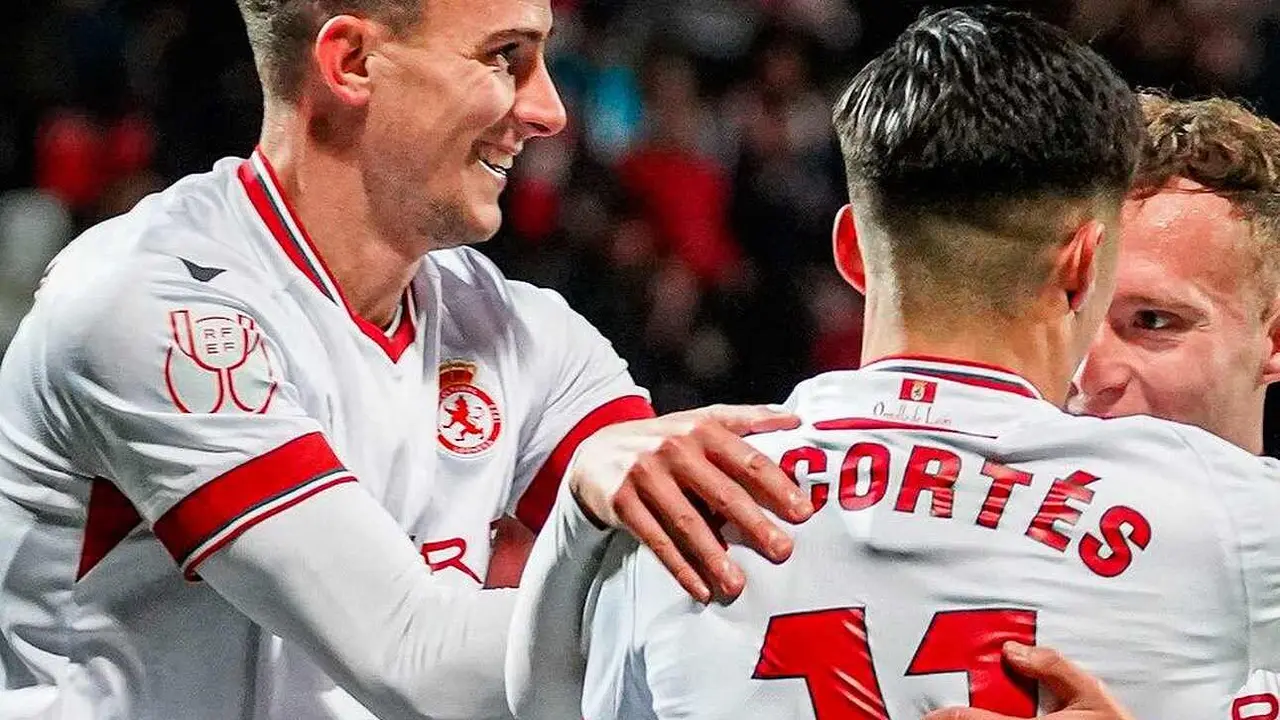 Los jugadores de la Cultural celebran el gol de Tresaco, diferencial a la conclusi&oacute;n del partido.