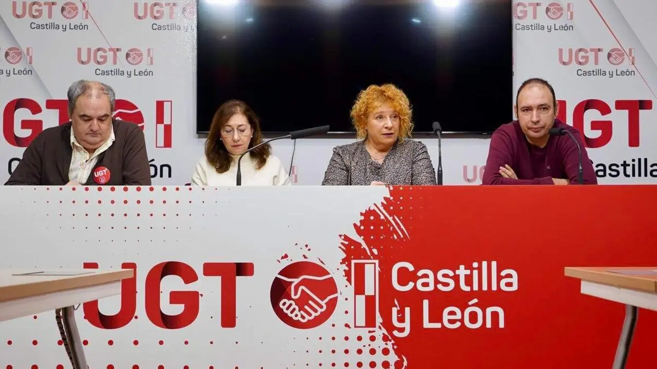 UGT Servicios P&uacute;blicos de Castilla y Le&oacute;n denuncia la situaci&oacute;n laboral en la que se encuentra la plantilla de Madrugadores, ofertado por la Junta de Castilla y Le&oacute;n y gestionado por una empresa privada. Intervendr&aacute;n el secretario general UGT SP CyL, Tom&aacute;s P&eacute;rez; la integrante del comit&eacute; de empresa de Externa del servicio Conciliamos, Isabel Andr&eacute;s; la responsable de ense&ntilde;anza privada de UGT SP CyL, Esther Valdunciel; y el secretario del sector de Ense&ntilde;anza UGT SP CyL, Jos&eacute; Antonio S&aacute;nchez. Foto: Miriam Chac&oacute;n