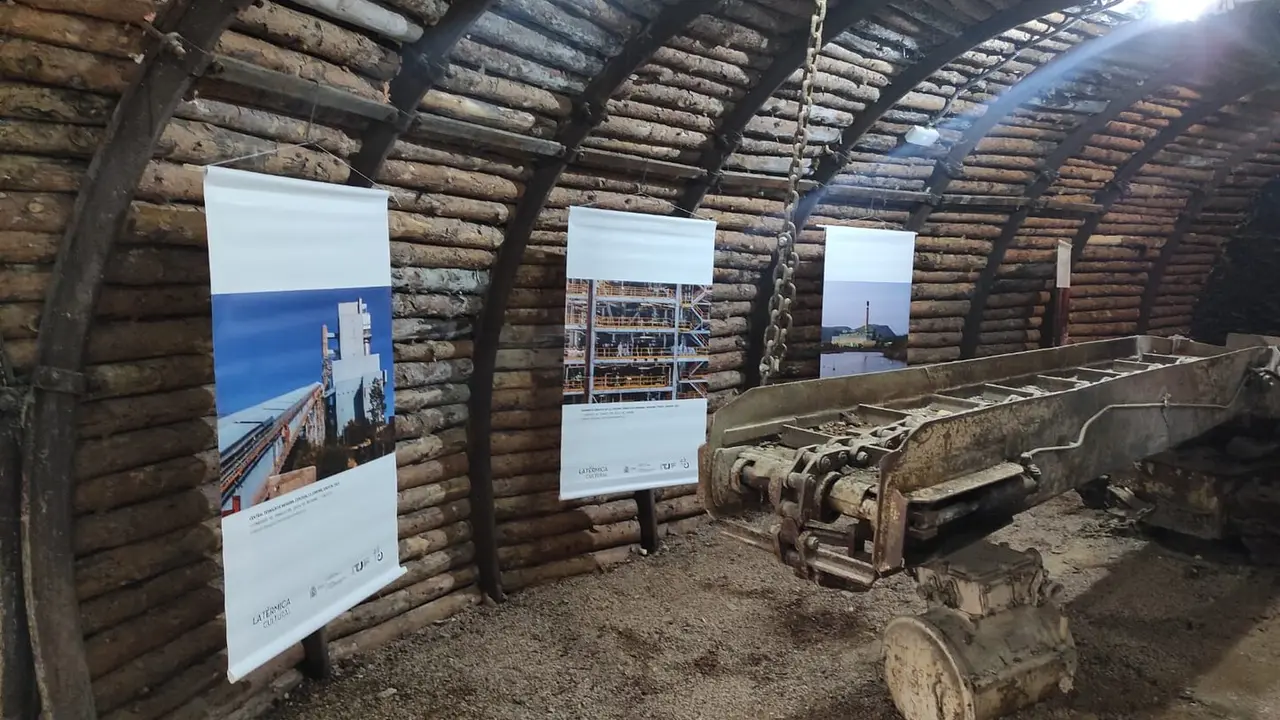 250519_Exposicion_Ayerhoymanana_LaRecicladoraCultural_Escucha