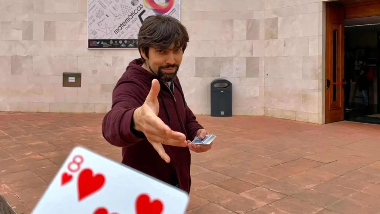 Nelo Maestre lleva la 'Matemagia' al Teatro San Francisco en diciembre.