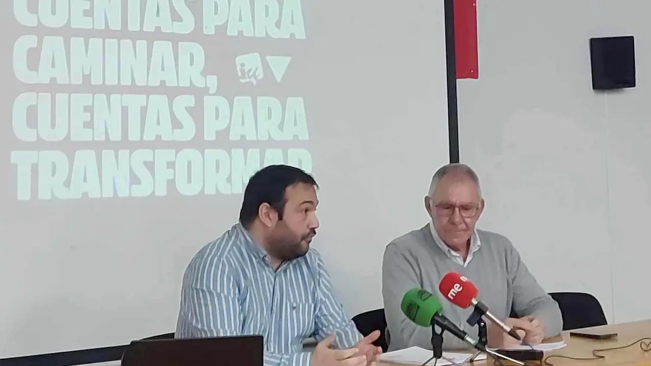 Un instante de la rueda de prensa celebrada este martes por Izquierda Unida.