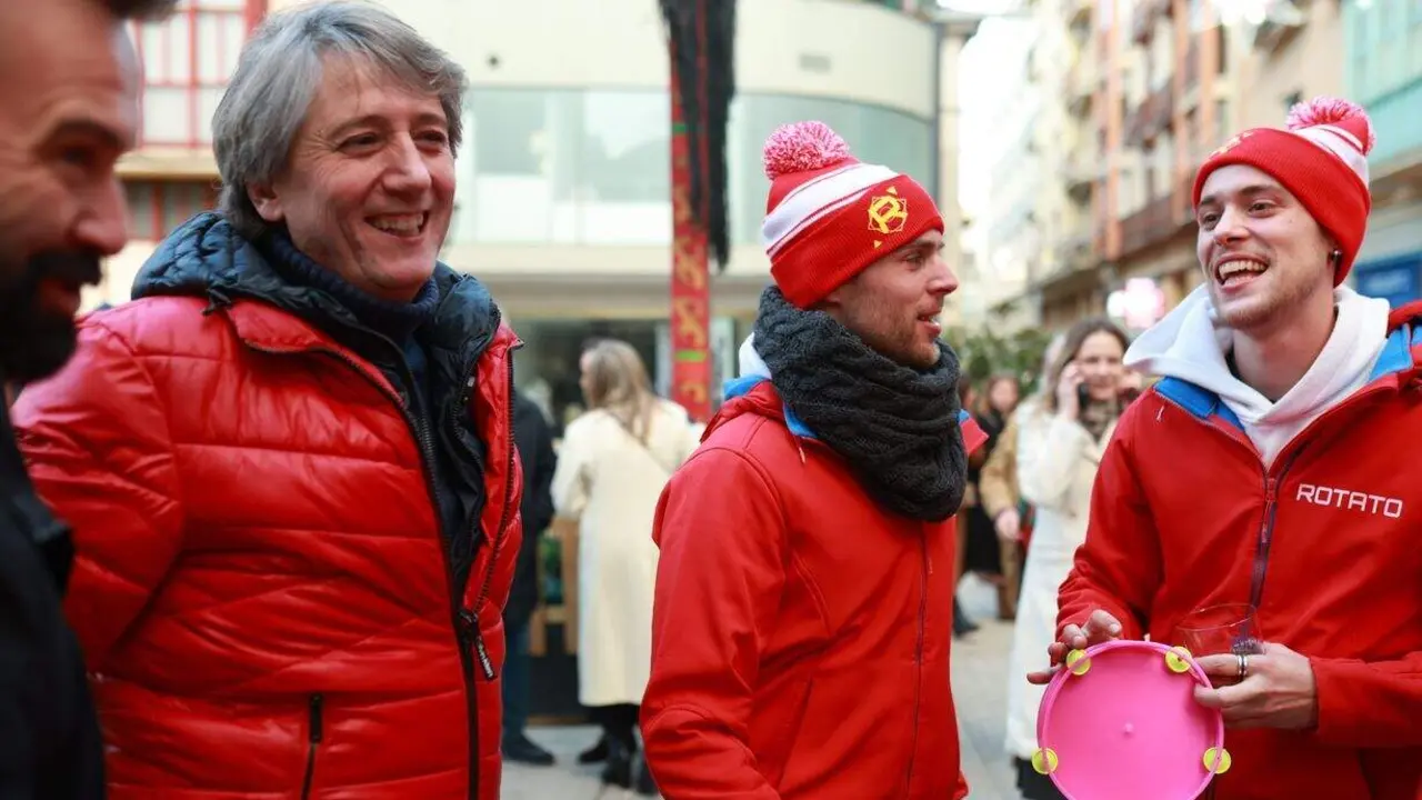 El secretario general del PSOECyL y candidato a la Presidencia de la Junta, Carlos Mart&iacute;nez, visita Zamora con motivo de la celebraci&oacute;n de la Nochenueva.