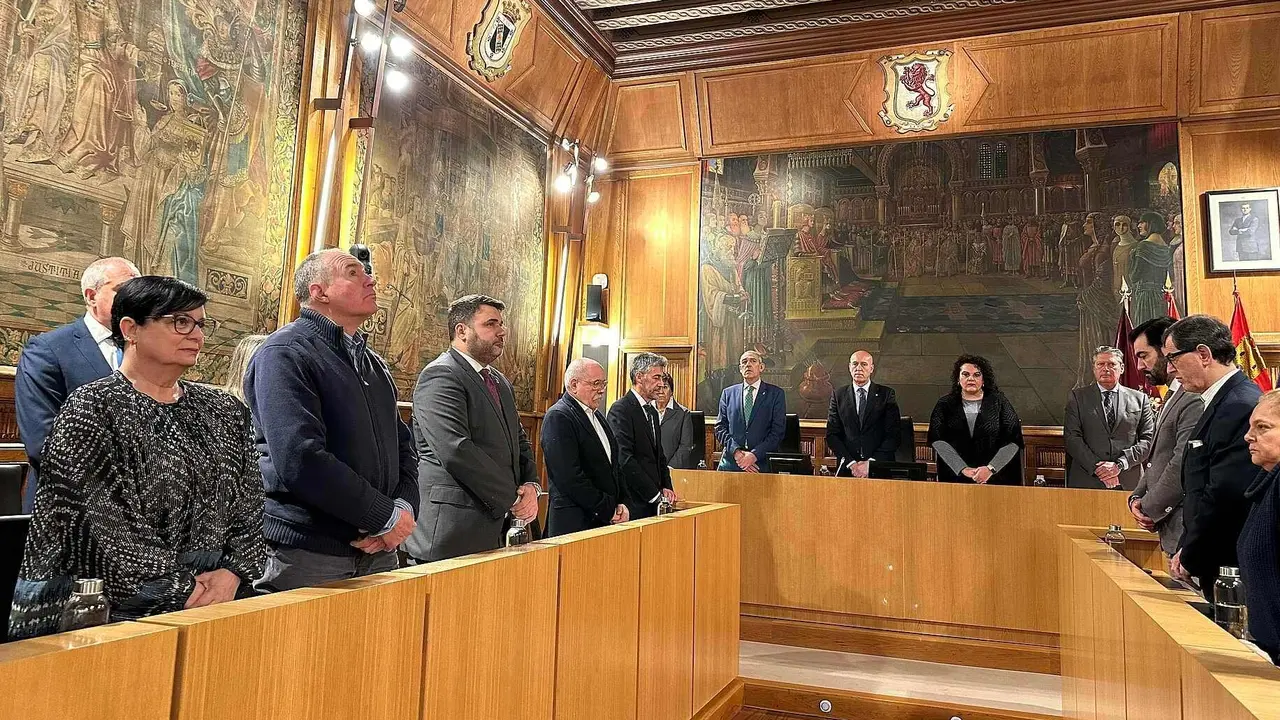 Un instante del pleno municipal celebrado este lunes en la Diputaci&oacute;n de Le&oacute;n.