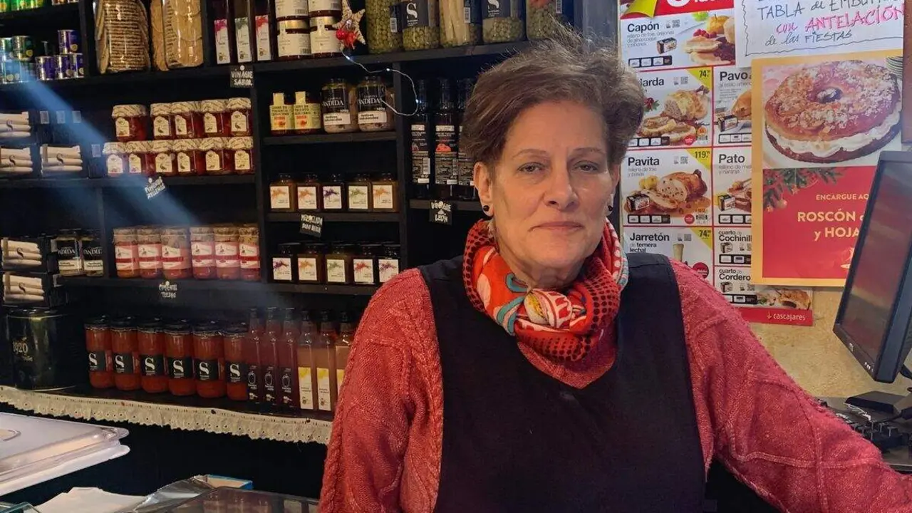 Josefa Mayo, al frente de su establecimiento La Rosaleda. Foto: A.F.R.