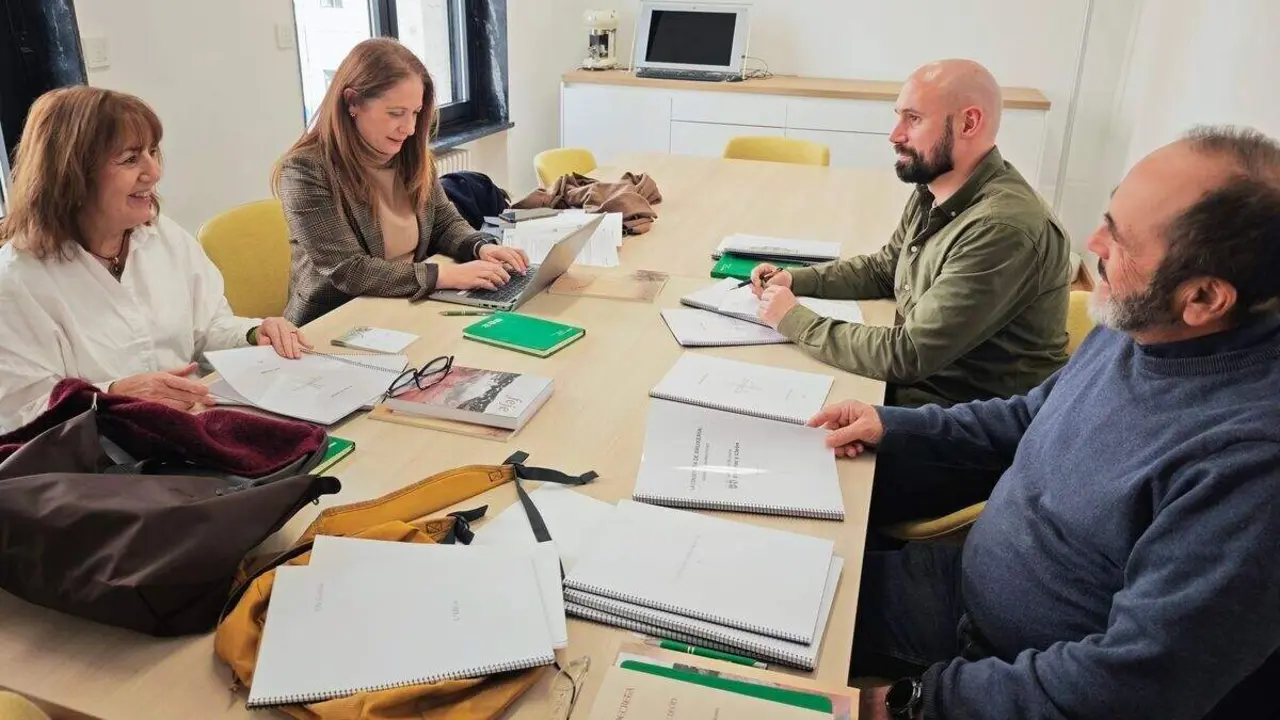 Reuni&oacute;n del jurado del III Premio de Literatura en Leon&eacute;s Caitano &Aacute;lvarez Bard&oacute;n. Foto: ILC