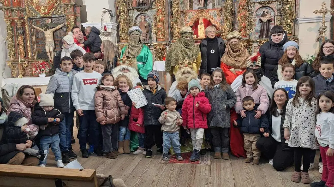 Los Reyes Magos, este lunes, en la localidad de Murias de Paredes.
