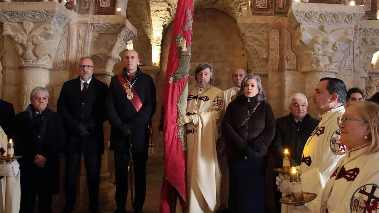 El presidente de las Cortes, Carlos Poll&aacute;n y el alcalde Jos&eacute; Antonio D&iacute;ez acuden al responso por los Reyes de Le&oacute;n en el Pante&oacute;n Real